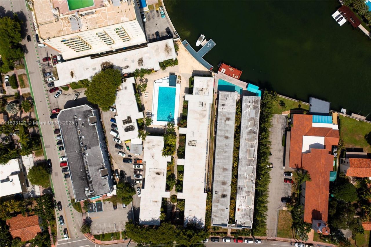 4720 Pine Tree Drive, Unit 2, Miami Beach, FL 33140 Photo