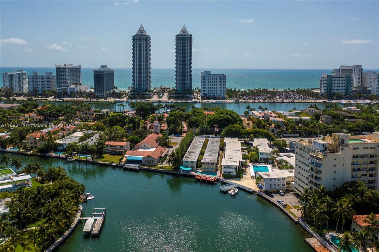 4720 Pine Tree Drive, Unit 2, Miami Beach, FL 33140 Photo