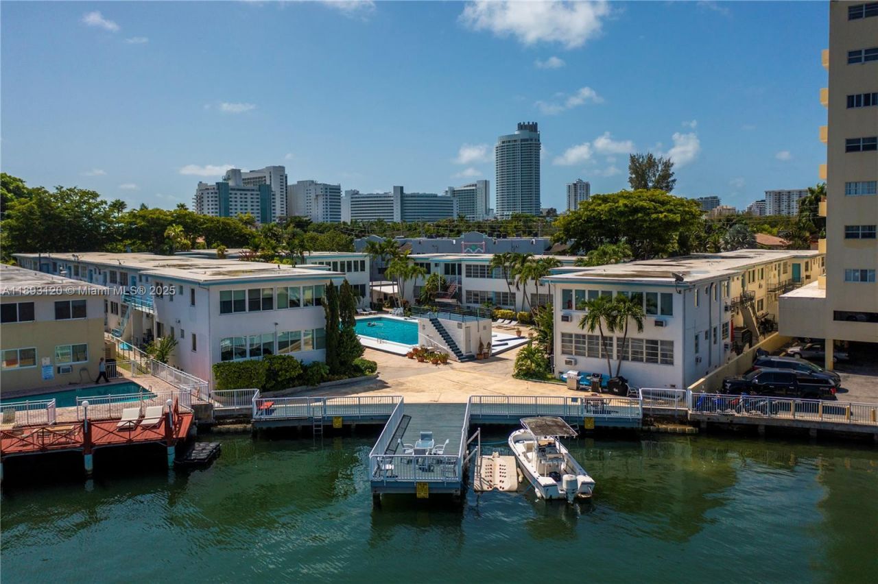 4720 Pine Tree Drive, Unit 2, Miami Beach, FL 33140 Photo