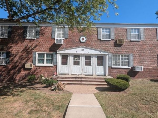 19 W Roselle Ave, Roselle Park, NJ 07204