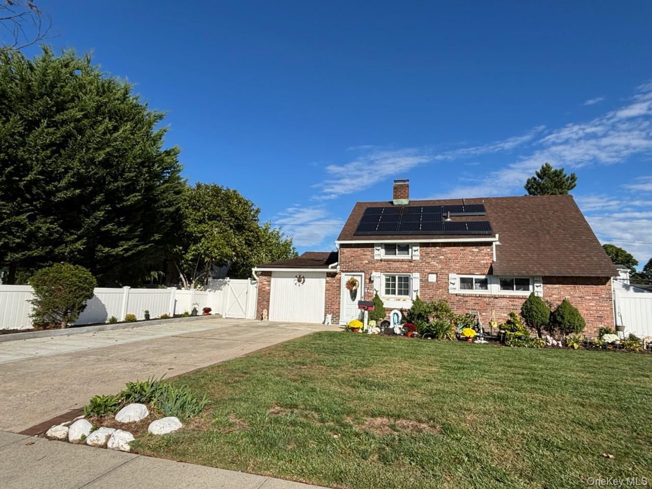 25 Arcadia Lane, Hicksville, NY 11801 Main Photo