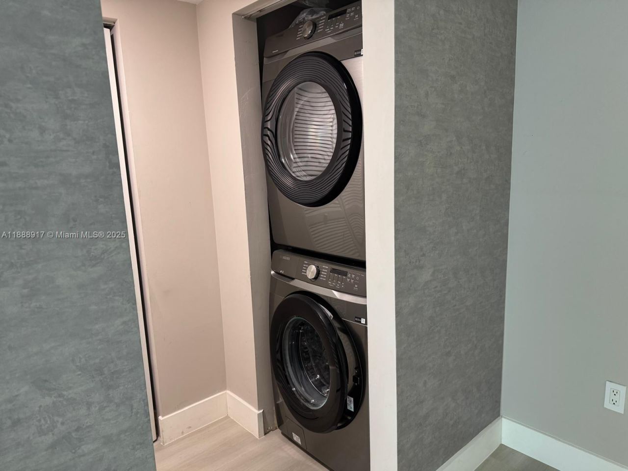 41 SE 5th St, Unit 501, Miami, FL 33131 Photo