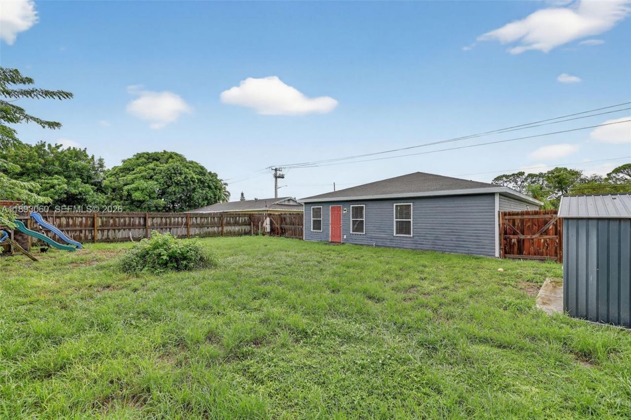 1977 SE Floresta Dr, Port Saint Lucie, FL 34983 Photo