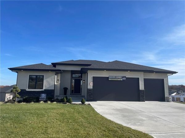 9019 Freedom Circle, Lenexa, KS 66227