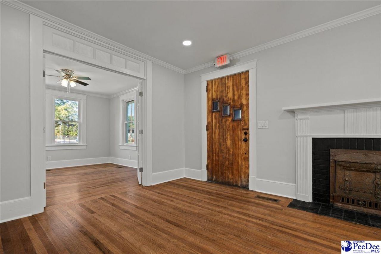 910 W Evans St Photo 5