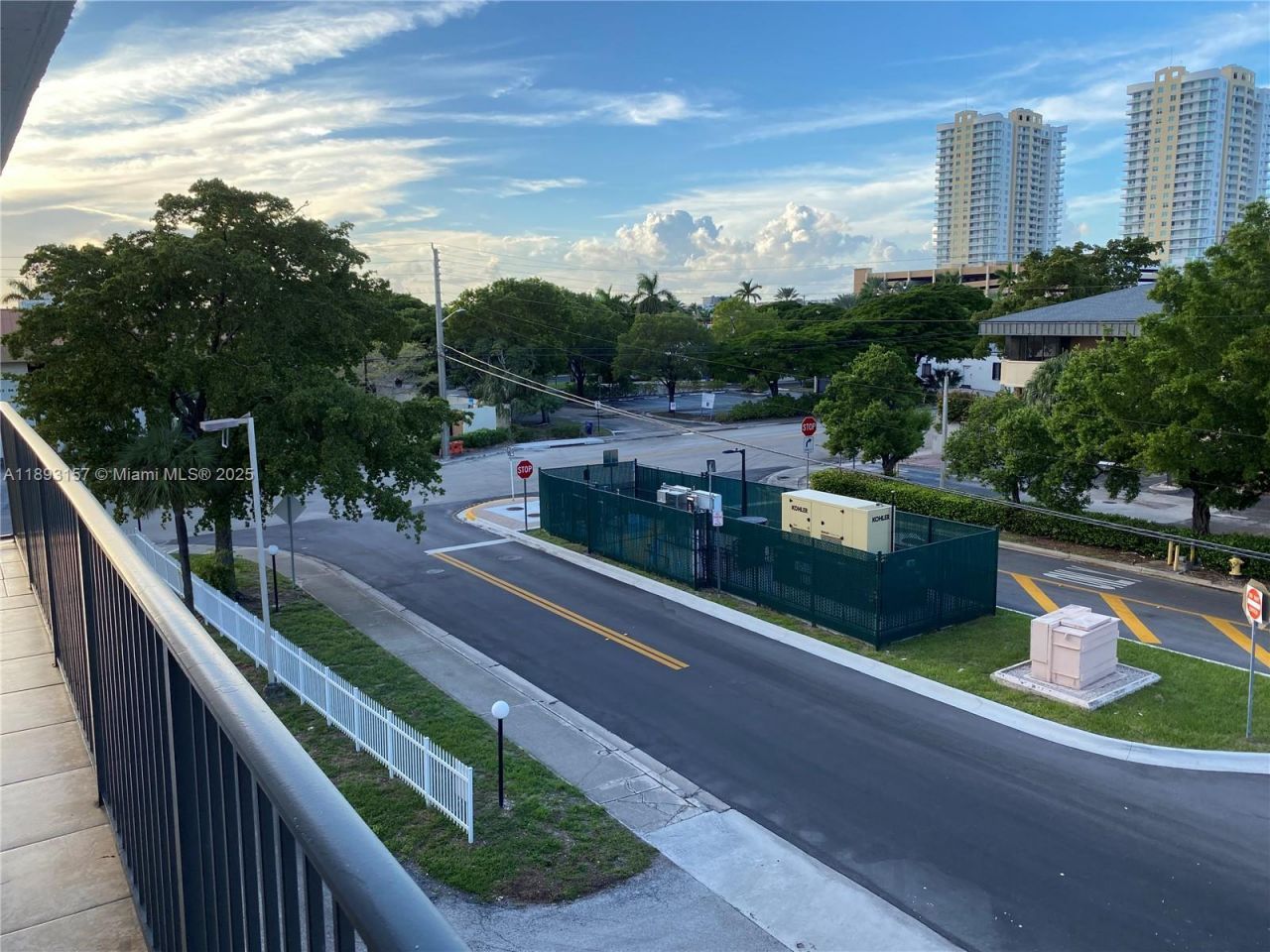 1900 Diana Dr, Unit 3D, Hallandale Beach, FL 33009 Photo