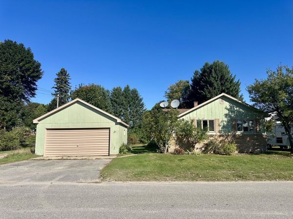 111 E Ave C, Newberry, MI 49868