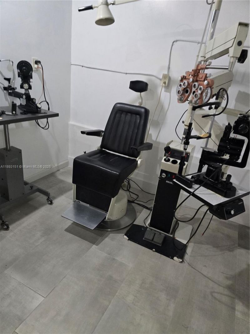 2100 Coral Way, Coral Gables, FL 33145 Photo