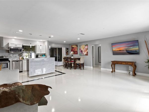 8517 NW 57th Ct, Tamarac, FL 33321