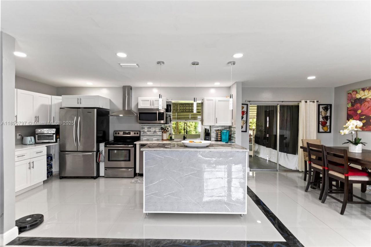 8517 NW 57th Ct, Tamarac, FL 33321 Photo