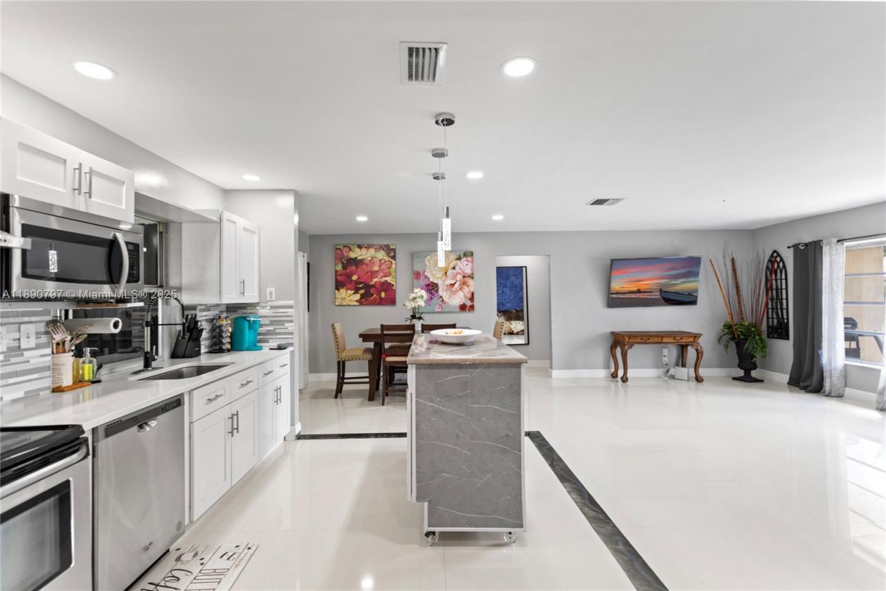 8517 NW 57th Ct, Tamarac, FL 33321 Photo