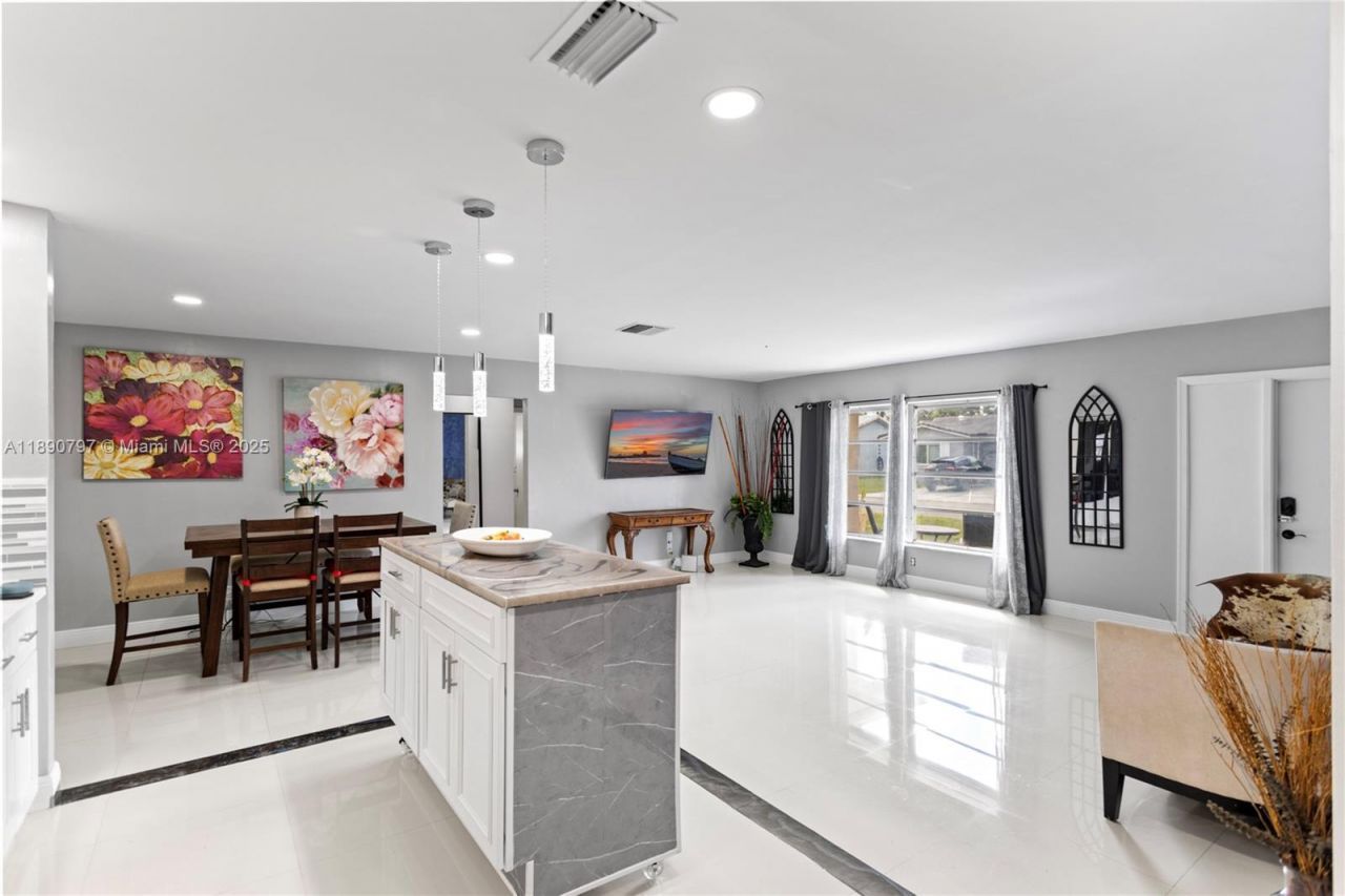 8517 NW 57th Ct, Tamarac, FL 33321 Photo