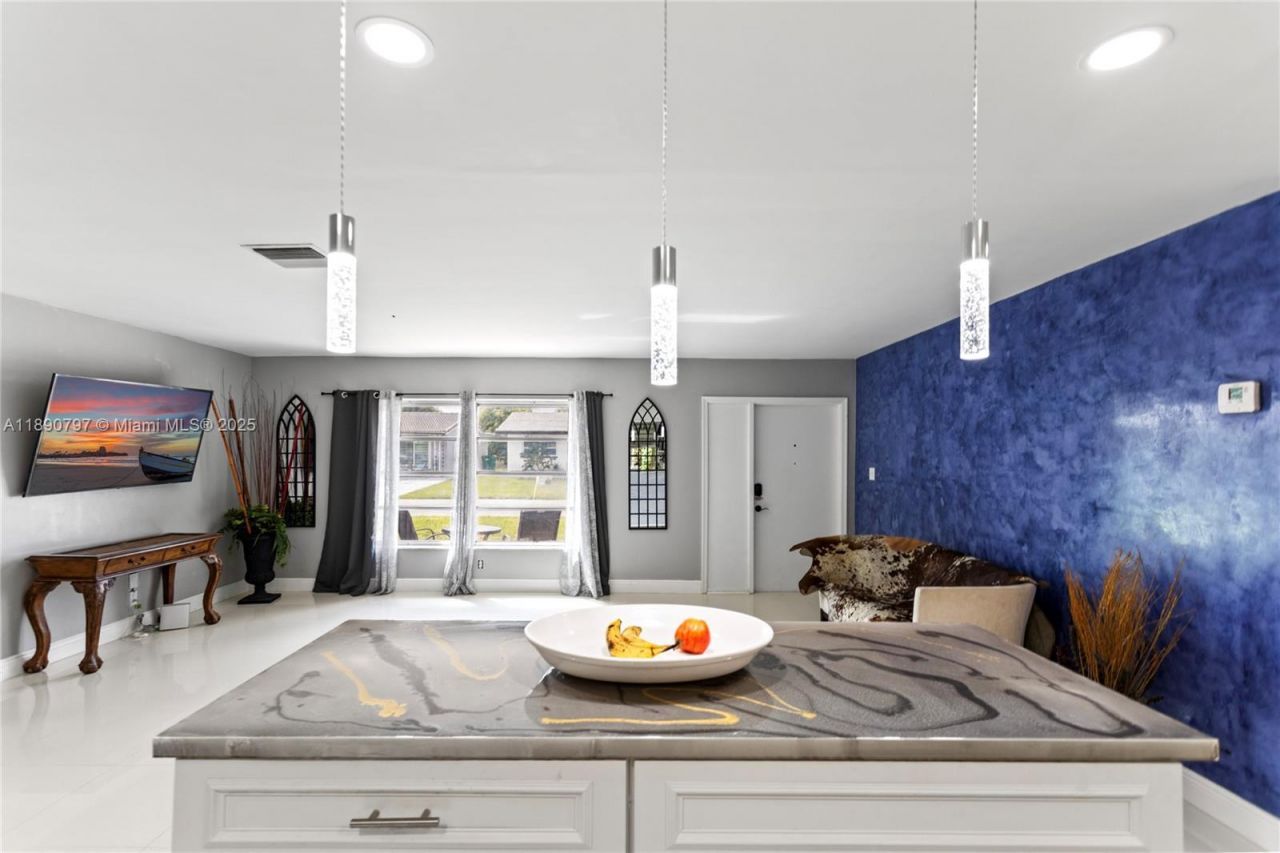 8517 NW 57th Ct, Tamarac, FL 33321 Photo