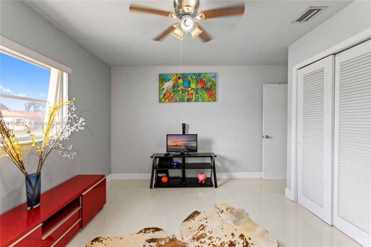 8517 NW 57th Ct, Tamarac, FL 33321 Photo