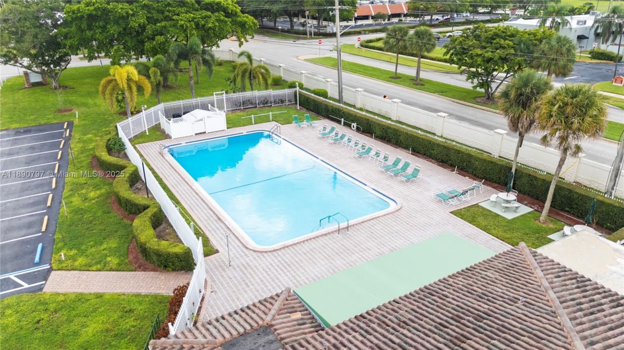 8517 NW 57th Ct, Tamarac, FL 33321 Photo