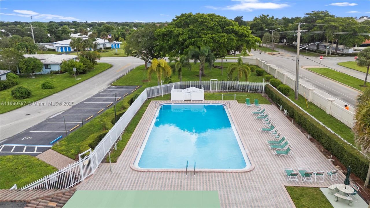 8517 NW 57th Ct, Tamarac, FL 33321 Photo