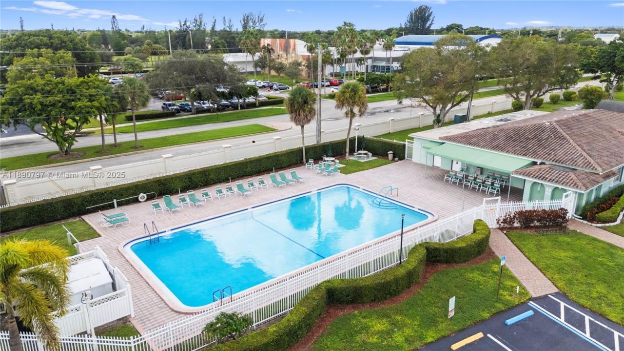 8517 NW 57th Ct, Tamarac, FL 33321 Photo