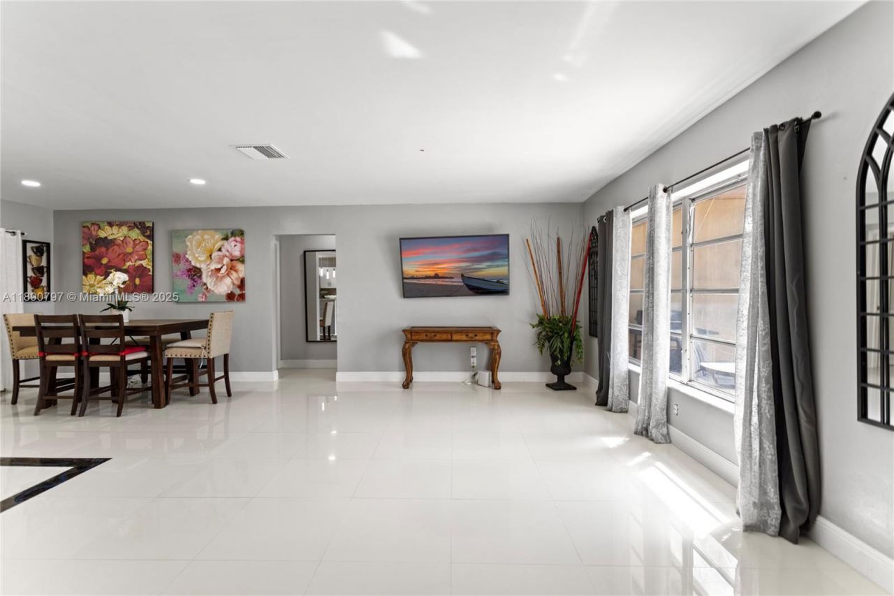 8517 NW 57th Ct, Tamarac, FL 33321 Photo