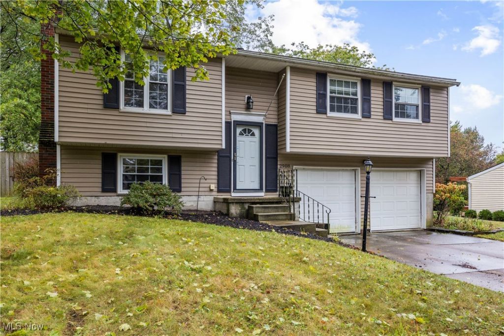 2908 Wexford Boulevard, Stow, OH 44224 Main Photo