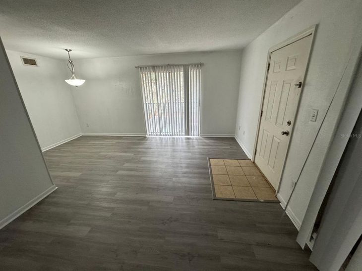 507 NW 39th Road, Unit 220, Gainesville, FL 32607