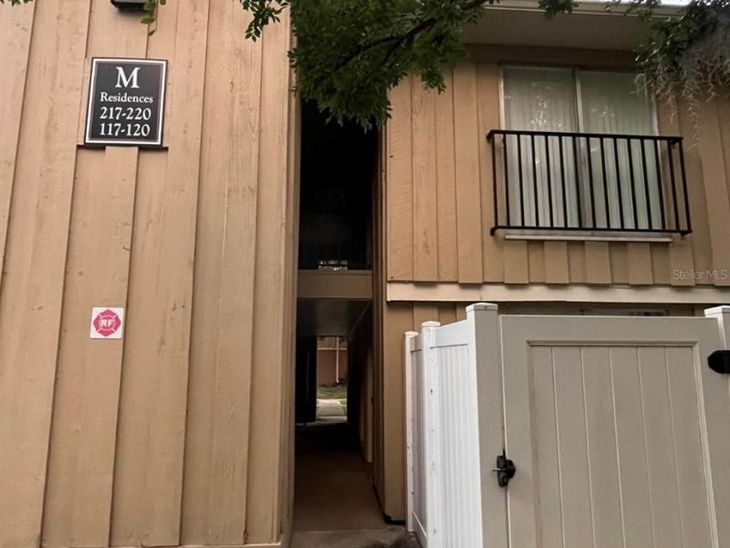 507 NW 39th Road, Unit 220, Gainesville, FL 32607