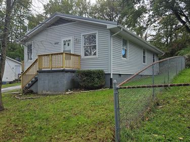 1002 Elizabeth St., OAK HILL, WV 25901