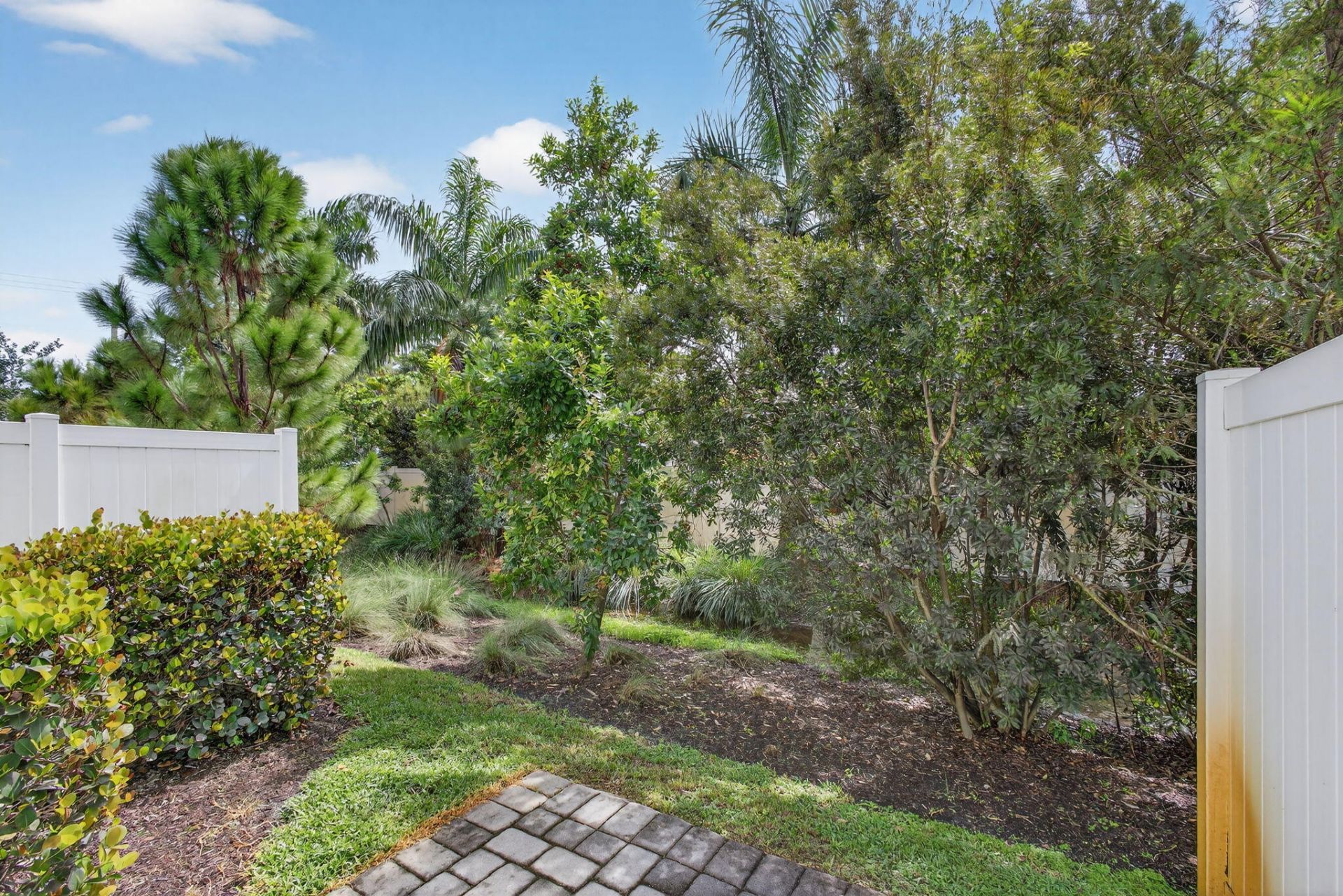 392 SE Sea Hunt Way, Stuart, FL 34994 Photo