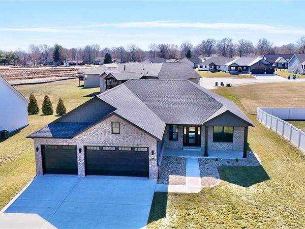 8450 Herrick Park Drive, Troy, IL 62294