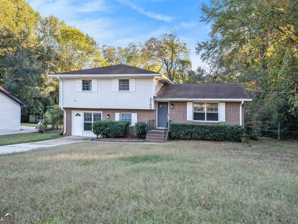 2705 Heritage Lane, Morrow, GA 30260