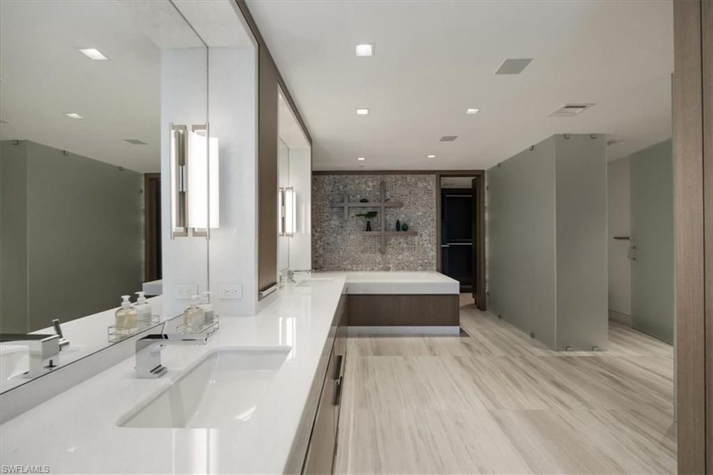 6897 Grenadier Blvd, Unit 1701, Naples, FL 34108 Photo