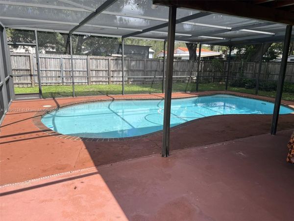 61 Truxton Dr, Miami Springs, FL 33166