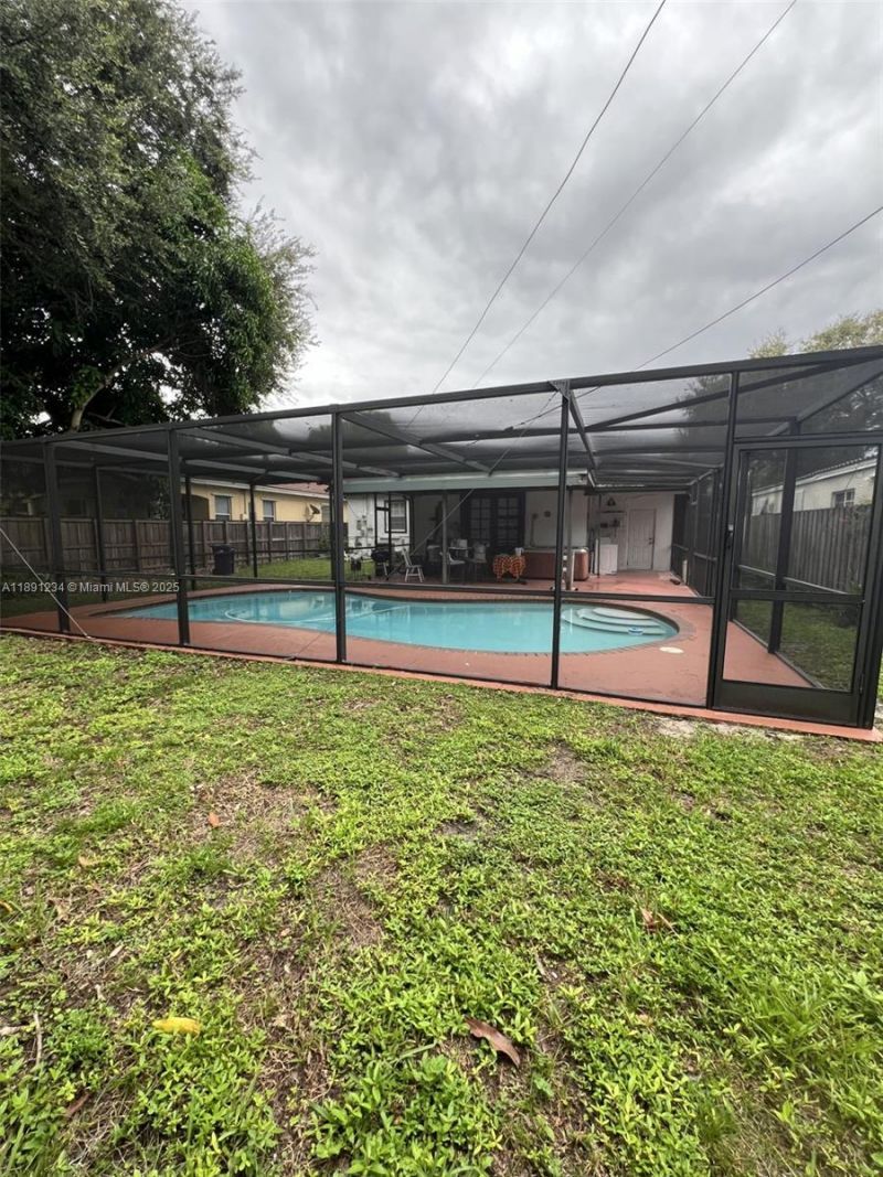 61 Truxton Dr, Miami Springs, FL 33166 Photo