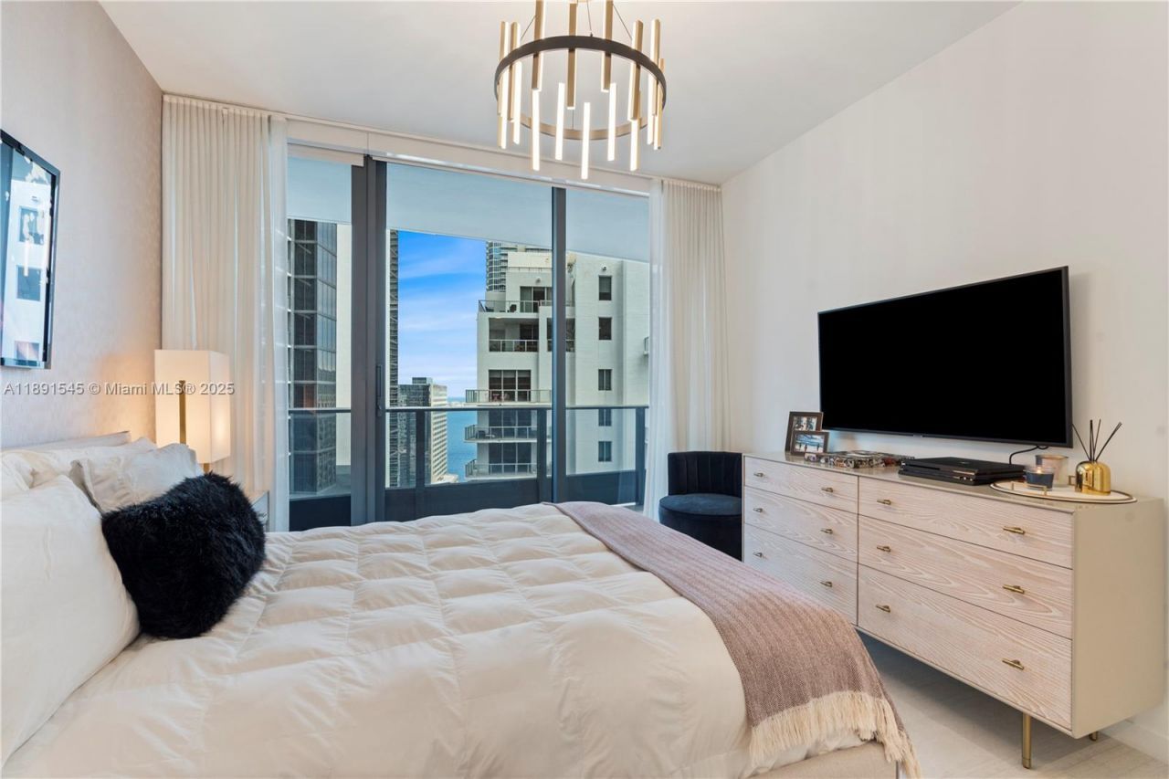 1000 Brickell Plz, Unit 3401, Miami, FL 33131 Photo