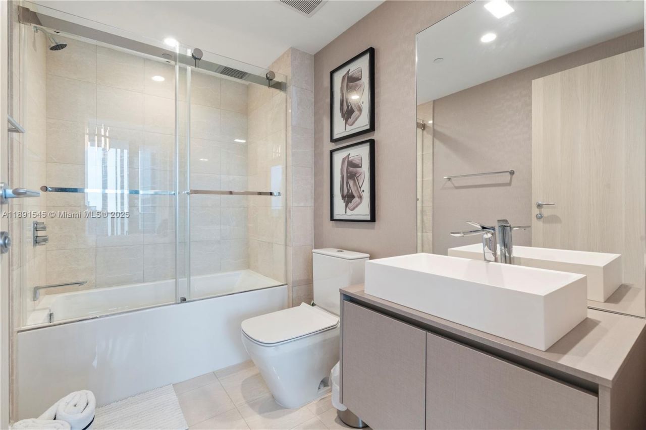 1000 Brickell Plz, Unit 3401, Miami, FL 33131 Photo