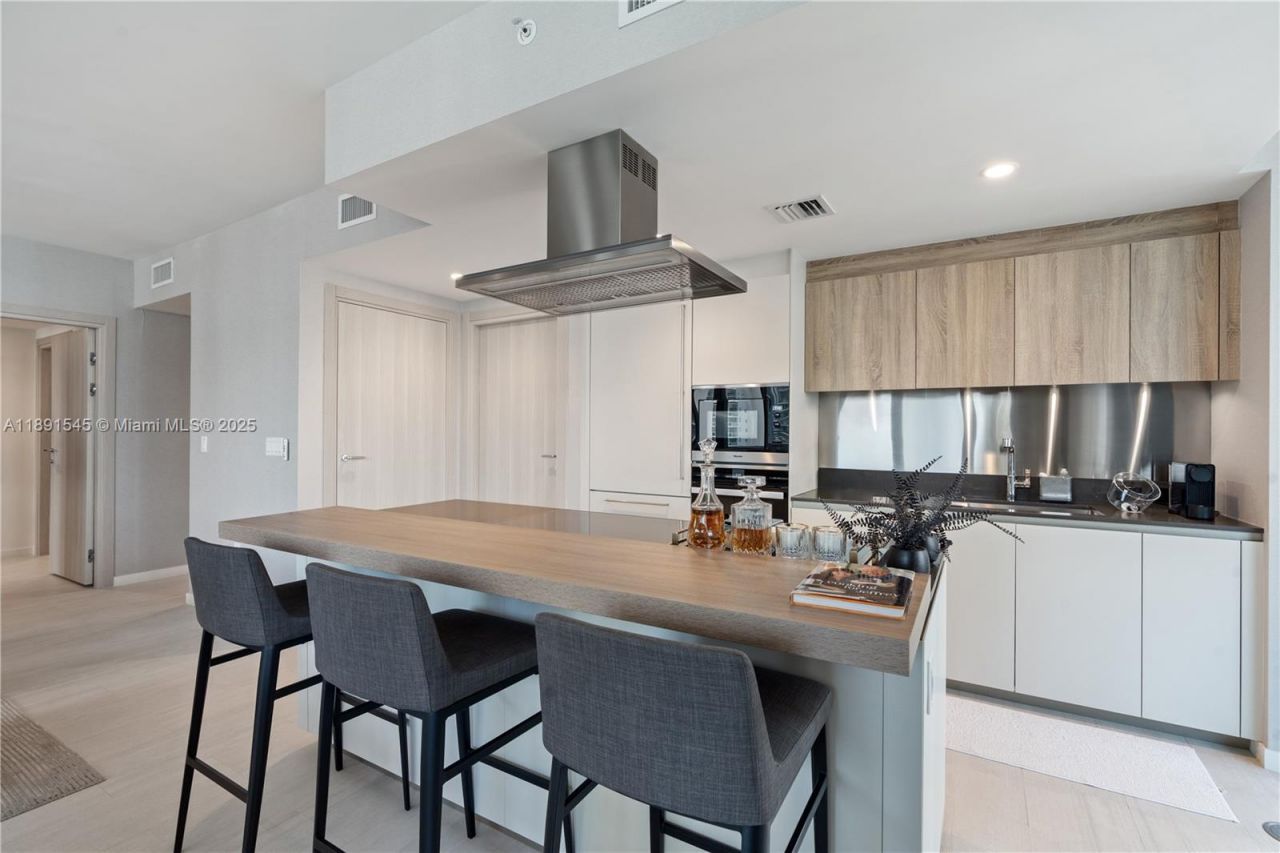 1000 Brickell Plz, Unit 3401, Miami, FL 33131 Photo