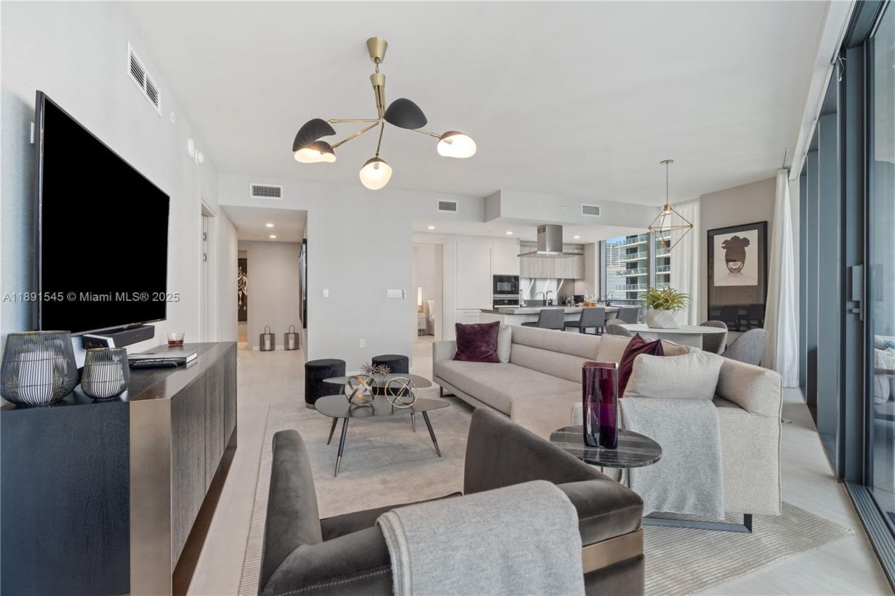 1000 Brickell Plz, Unit 3401, Miami, FL 33131 Photo