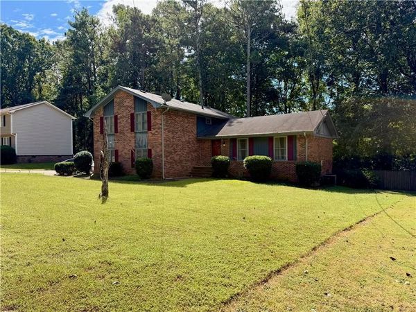 781 Sweet Briar Trail , Conyers, GA 30094