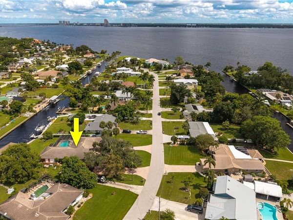 1860 Marina CIR, NORTH FORT MYERS, FL 33903