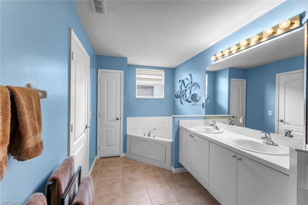 2724 Blue Cypress Lake Ct, Cape Coral, FL 33909 Photo