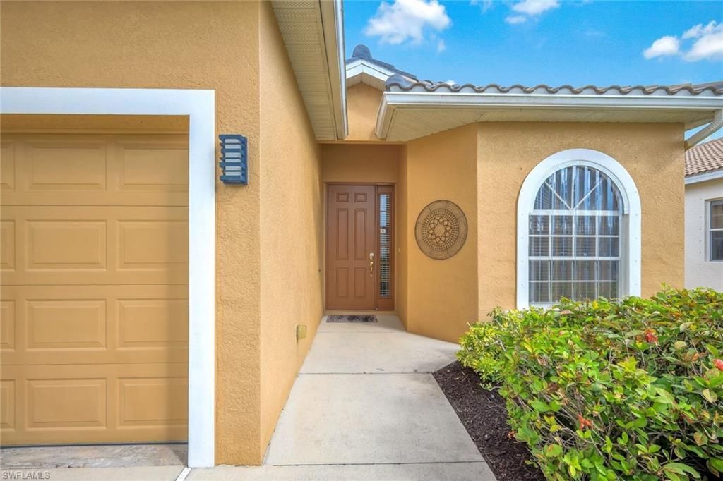 2724 Blue Cypress Lake Ct, Cape Coral, FL 33909 Photo