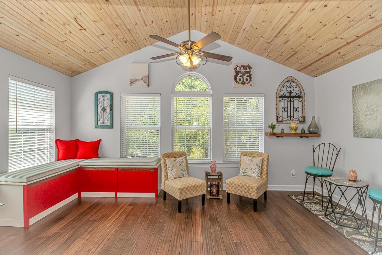 4394 Daphne Ln. Photo 10