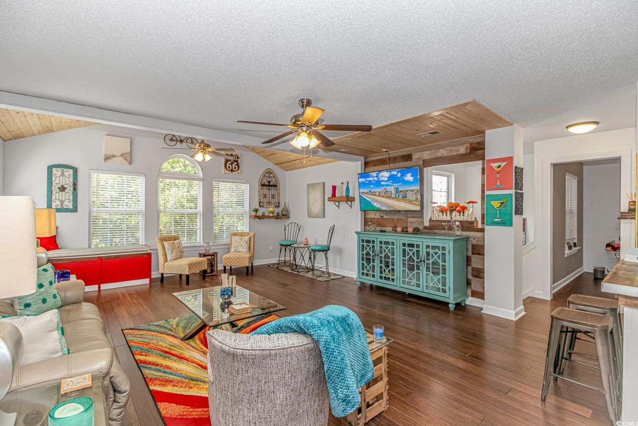 4394 Daphne Ln. Photo 9