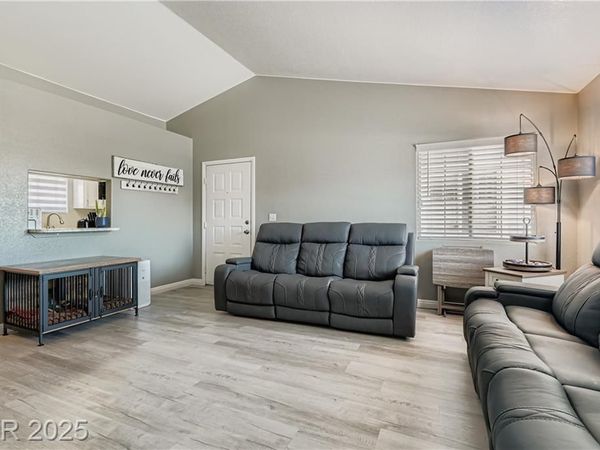 5355 Angler Circle, Unit 202, Las Vegas, NV 89122