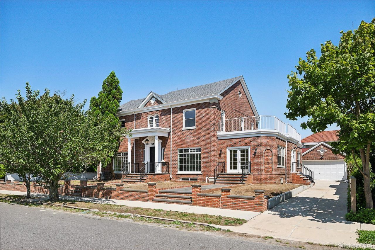 65 W Beech Street, Long Beach, NY 11561 Main Photo