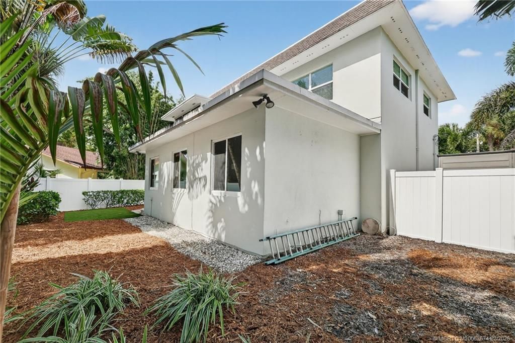 80 SE Saint Lucie Boulevard, Stuart, FL 34996 Photo