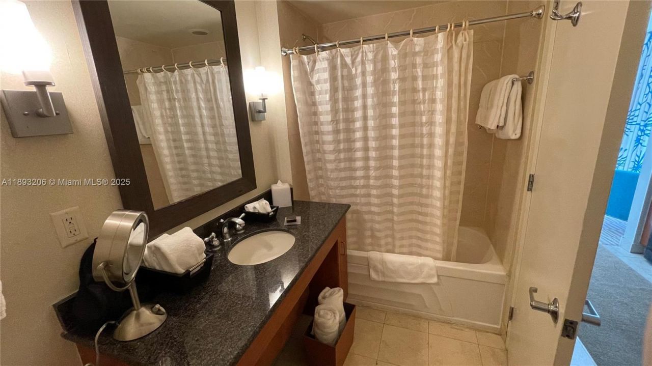 18001 Collins Ave, Unit 2814, Sunny Isles Beach, FL 33160 Photo