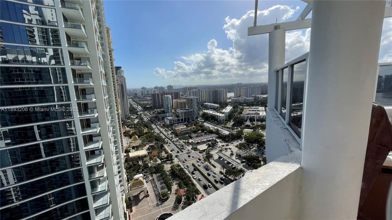 18001 Collins Ave, Unit 2814, Sunny Isles Beach, FL 33160 Photo