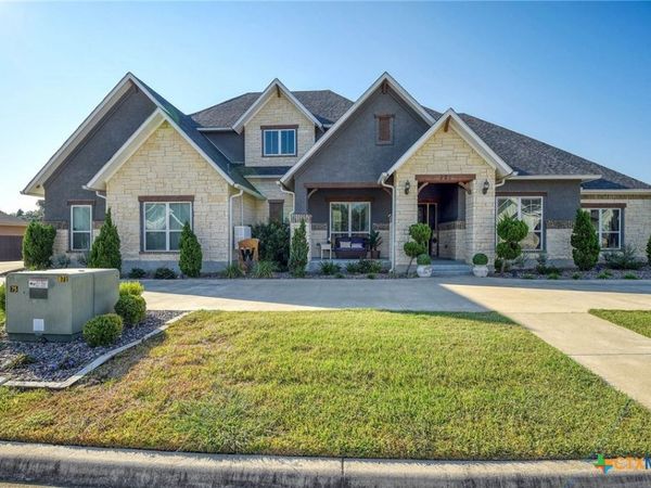 222 August Avenue, Shiner, TX 77984