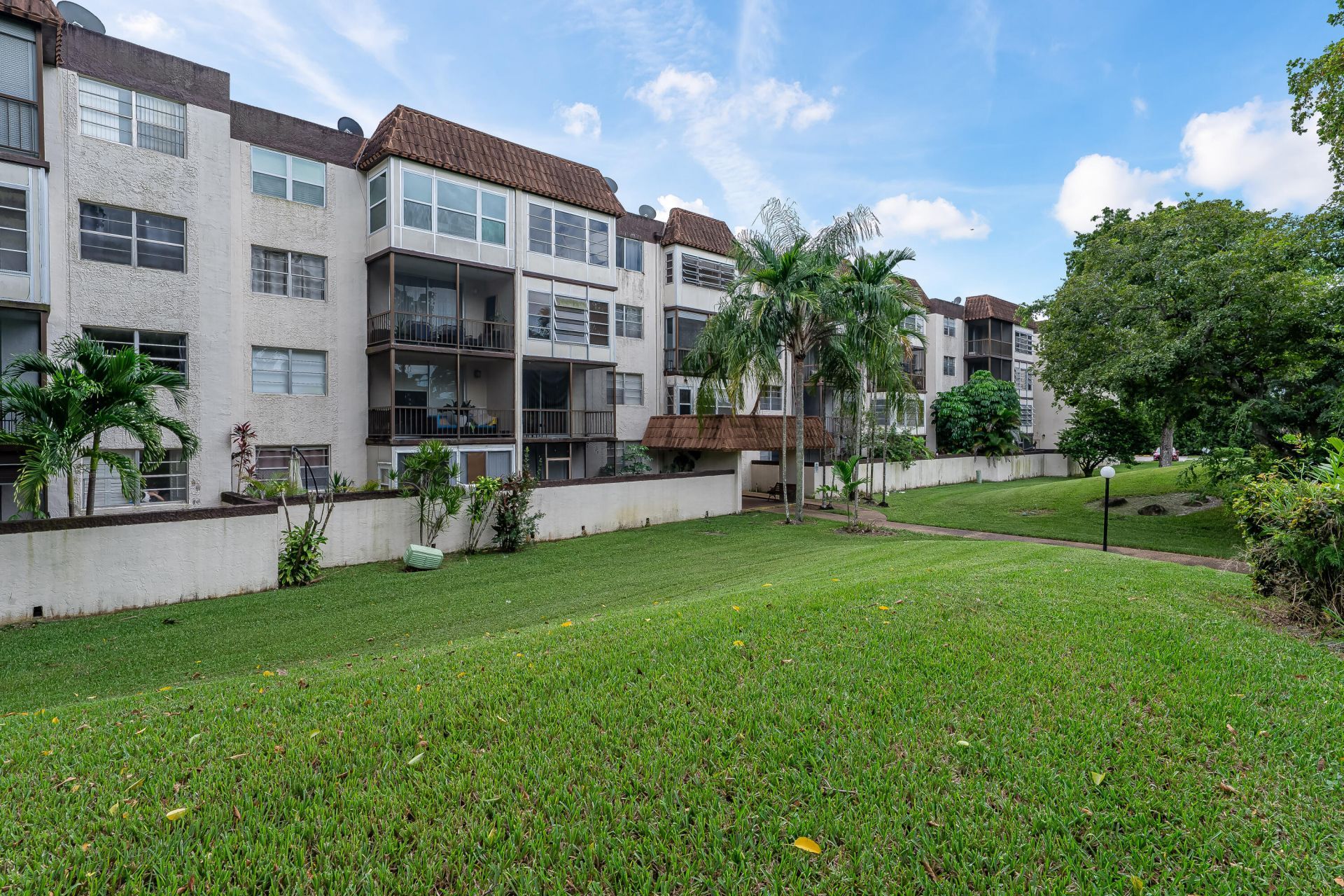 7100 NW 17th Street, Unit 220, Plantation, FL 33313 Photo