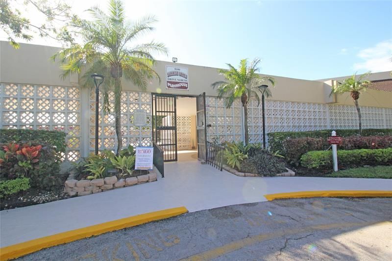 2901 Sunrise Lakes Drive, Unit 101, Fort Lauderdale, FL 33322 Photo